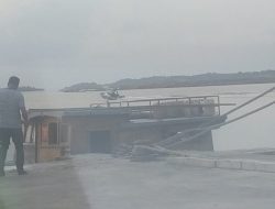 Heboh, Kapal Tangkapan di Jembatan 6 Barelang Batam Dilepas
