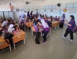 Universitas Airlangga Gelar Pemeriksaan Gigi Massal di SDN 004 Belakang Padang