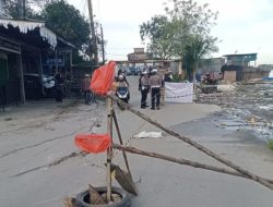 Rawan Amblas, Jalan Griya di Bibir Sungai Inhil Ditutup untuk Kendaraan Berat