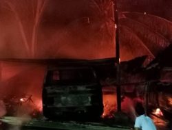 Dini Hari Mencekam di Moro Karimun, Kobaran Api Hanguskan Empat Kendaraan