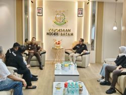 Kejari dan PWI Batam Bersatu Hentikan Intimidasi Terhadap Kepala Sekolah Pengelola Dana BOS