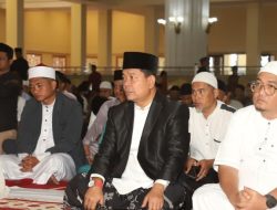 Bupati Lepas 56 Jemaah Calon Haji Rohul dari Bandara Tuanku Tambusai