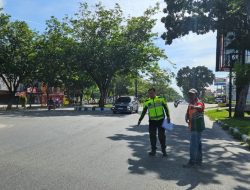 Pengendara Motor Luka di Kepala Usai Tabrak Mobil Boks di Pekanbaru
