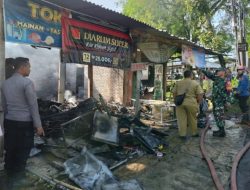 Kebakaran Hanguskan Dua Kios di Desa Wakah Ngawi, Kerugian Capai Rp200 Juta