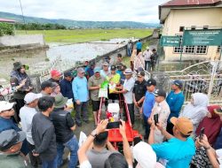 Bupati Monadi Tanam Padi dan Serahkan Alsintan di Kemantan Raya