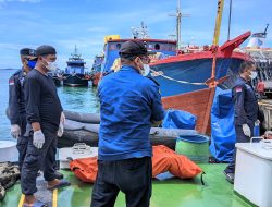 Mayat Tanpa Identitas Ditemukan Mengapung di Batu Ampar