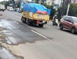 Tanah Urugan Berceceran, Jalan di Kawidaran Tangerang Kerap Licin dan Rawan Kecelakaan