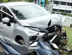 Detik-Detik Mitsubishi Xpander Menabrak Pohon di Jalan Ahmad Yani Tanjungpinang
