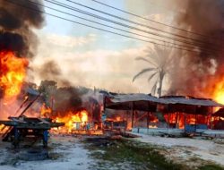 Tujuh Kios di Jalan SM Amin Pekanbaru Hangus Terbakar, Kerugian Capai Rp500 Juta