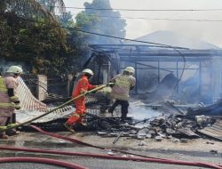Kebakaran Hanguskan Tiga Rumah di Pekanbaru, Satu Warga Tewas