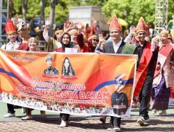 Pawai Budaya HJB ke-196 Tampilkan Ragam Pakaian Adat Nusantara di Engku Putri