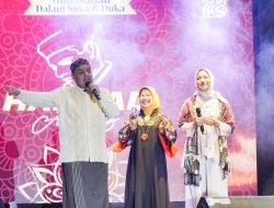 Di Atas Panggung dan Kilauan Cahaya, Malam Puncak HUT ke-22 Dharmasraya Bersama Haddad Alwi Berlangsung Syahdu