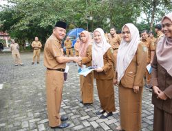 Kadis Kominfo Kuansing Serahkan SPMT kepada 58 PPPK