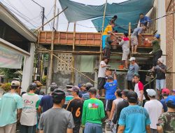 Warga Perumahan Kirana Solear Gotong Royong Perbaiki Masjid Al Jihad