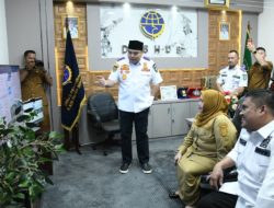 Komitmen Layanan Prima, Bupati Kasmarni Pantau Langsung Inovasi Dishub dan Kunjungi Armada Baru