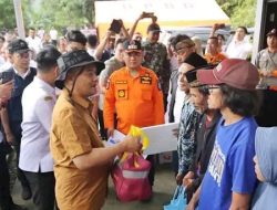 Gubernur Jateng Turun Langsung Tangani Tanah Bergerak di Tegal, Huntara Dipercepat