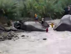 Jerit Ibu Pecah di Tepi Sungai, Akmal Hanyut Tak Tertolong