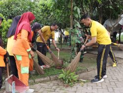 Gotong Royong Massal, Kapolres dan Bupati Pimpin Aksi Bersih-Bersih di Rest Area Wates Pringsewu