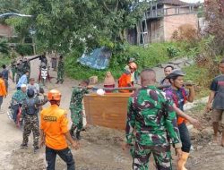 Situasi Kritis di Padasari, Yonif 407/Padmakusuma Kerahkan Pasukan untuk Evakuasi Warga