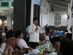 Dihadiri 1.500 Jemaah, Rico Waas Apresiasi Buka Puasa Bersama di Masjid Al-Musabbihin