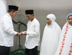 Gubernur Kepri Disambut Hangat Jemaah Masjid Al-Maghfiroh di Malam ke-17 Ramadan