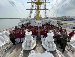 Pemko Medan Ajak Siswa Sekolah Rakyat Naik KRI Bima Suci