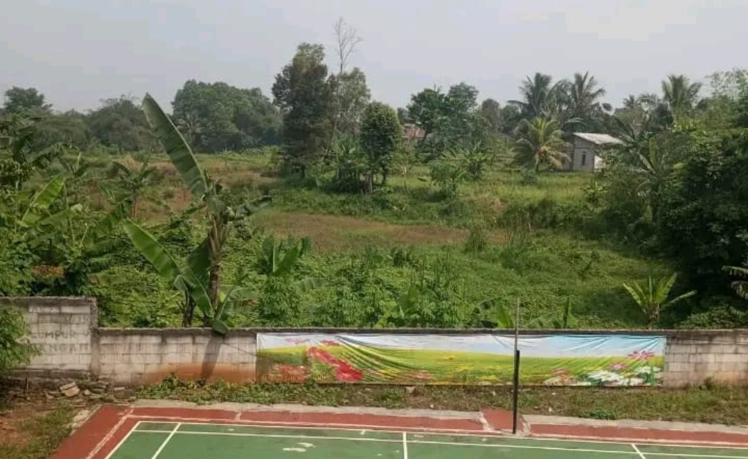 Lahan yang direncanakan sebagai lokasi pembangunan lapangan sepak bola di Desa Jeungjing, Kecamatan Cisoka, Kabupaten Tangerang. (Foto: Subhan/Durasi.co.id)