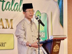 Wali Kota Amsakar Paparkan Strategi Pendidikan di Halalbihalal IKA UNRI Batam