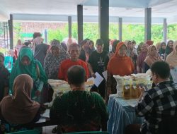 Ribuan Warga Plumpungrejo Terima Bantuan Pangan dari Pemerintah