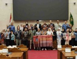 Ketua DPRD Batam Terima Kunjungan Mahasiswa UII Yogyakarta, Bahas Pembentukan Perda
