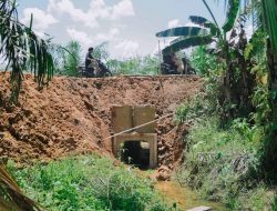 Atasi Jalan Amblas di Sungai Rumbai, Pemkab Dharmasraya Pasang 9 Unit Box Culvert