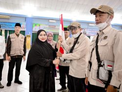Bupati Bengkalis Lepas Keberangkatan Jemaah Haji di Batam
