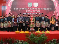 Wali Kota Batam dan Bupati Kuansing Kompak Hadiri Pengukuhan IWAKUSI