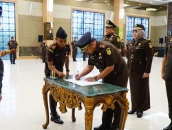 Kajati Riau Lantik Asisten hingga Kajari