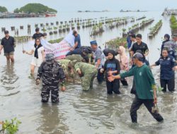 Dekan Unhan Ajak Masyarakat Jaga Ekosistem Pesisir Lewat Penanaman Mangrove