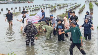 Dekan Unhan Ajak Masyarakat Jaga Ekosistem Pesisir Lewat Penanaman Mangrove
