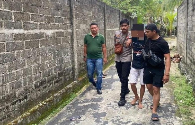 Pelaku curat saat ditangkap personel Polsek Kundur di kawasan Tanjungbatu Kota. (Foto: Dok Polsek)