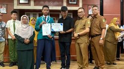 Pelajar Peraih Nilai Tertinggi TKA 2026 Terima Penghargaan dari PWI Batam