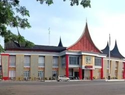 Pemkab Dharmasraya Sulap Halaman Kantor Bupati Jadi Pusat Nobar Piala Dunia dan Bazar UMKM