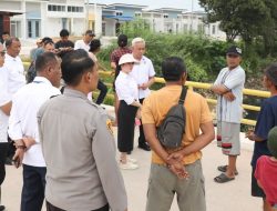 Buaya 4 Meter Muncul di Permukiman Sagulung, Pemko Batam Lakukan Evakuasi