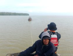 Terombang-ambing di Tengah Laut, Empat Nelayan Rohil Diselamatkan Basarnas