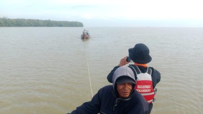 Terombang-ambing di Tengah Laut, Empat Nelayan Rohil Diselamatkan Basarnas