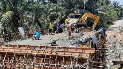 Bupati Annisa Gandeng Enam Perusahaan Bangun Jalan Dharmasraya Senilai Rp31,55 Miliar