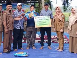 Bupati Dharmasraya Salurkan 12,5 Ton Benih Padi Biofortifikasi untuk Tekan Stunting