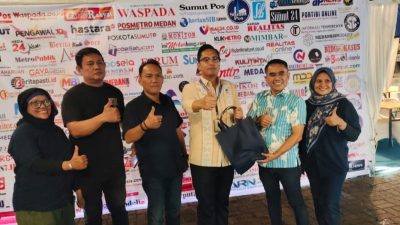 Rico Waas Kunjungi Stan PWPM di Bazaar Kuliner UMKM APEKSI 2026, Borong Produk Lokal dan Doakan Sukses